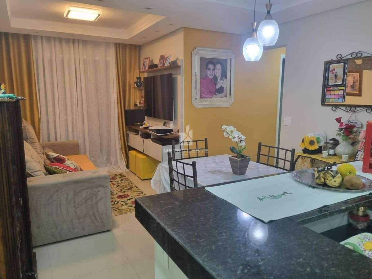 Apartamento com 3 quartos, Vila Carmosina